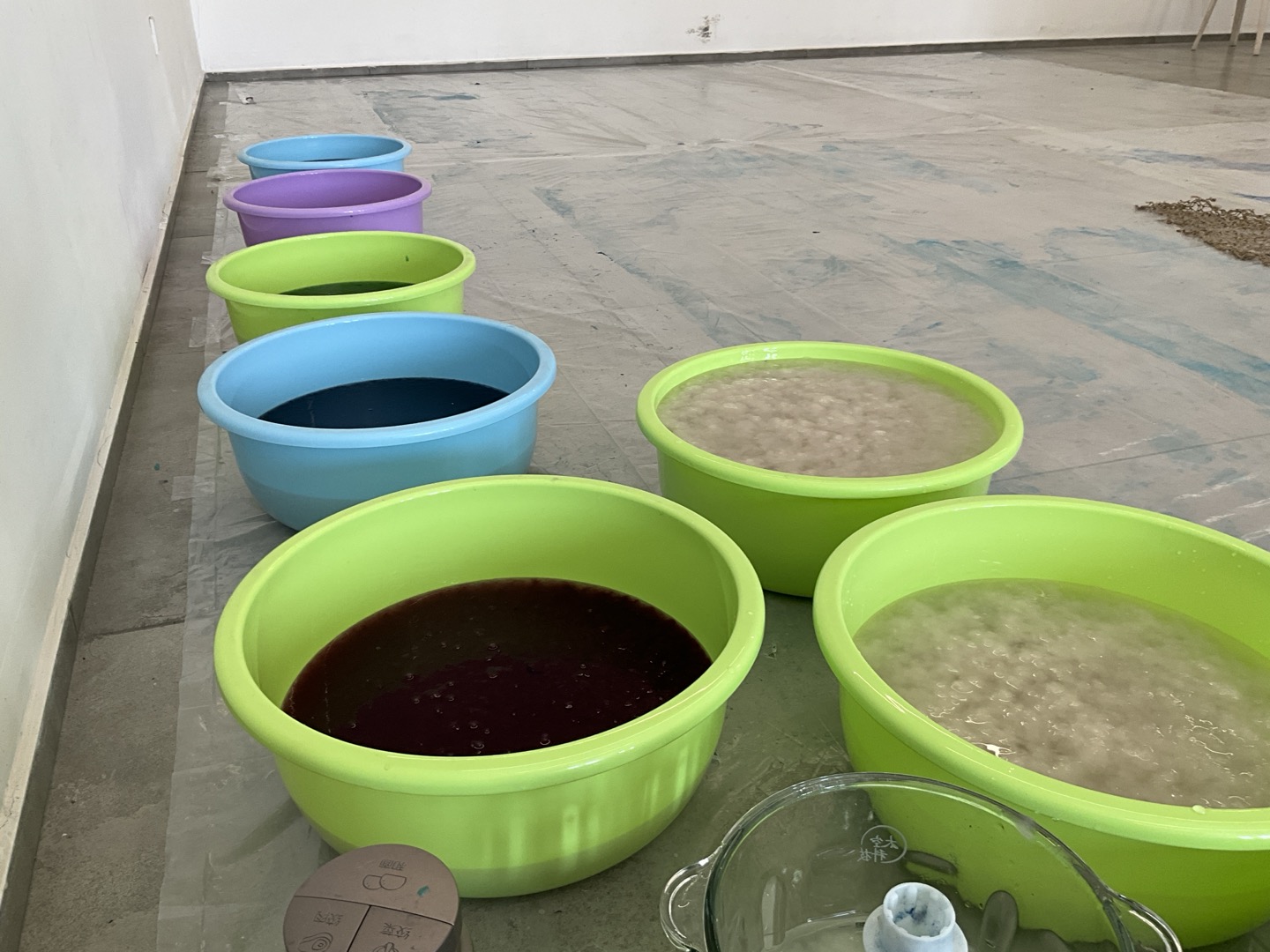 Various bowls of vibrant colors in line.